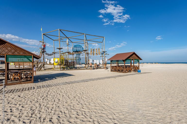 Веревочный парк на пляже Бердянской косы