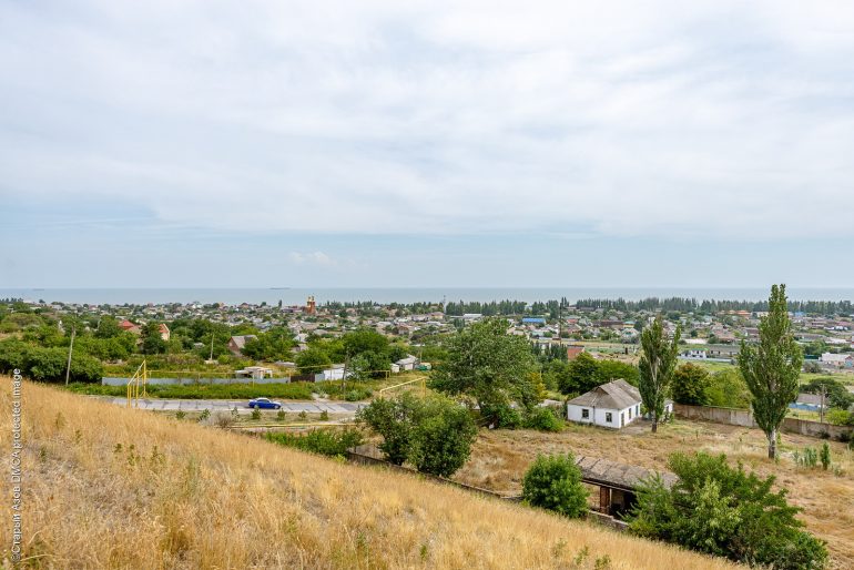 Панорамный вид Мелекино и жилья на курорте
