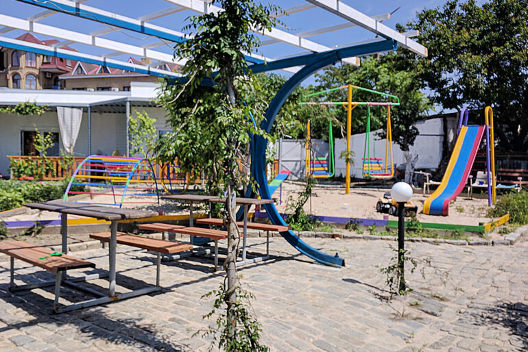 Детская площадка на базе в Новопетровке