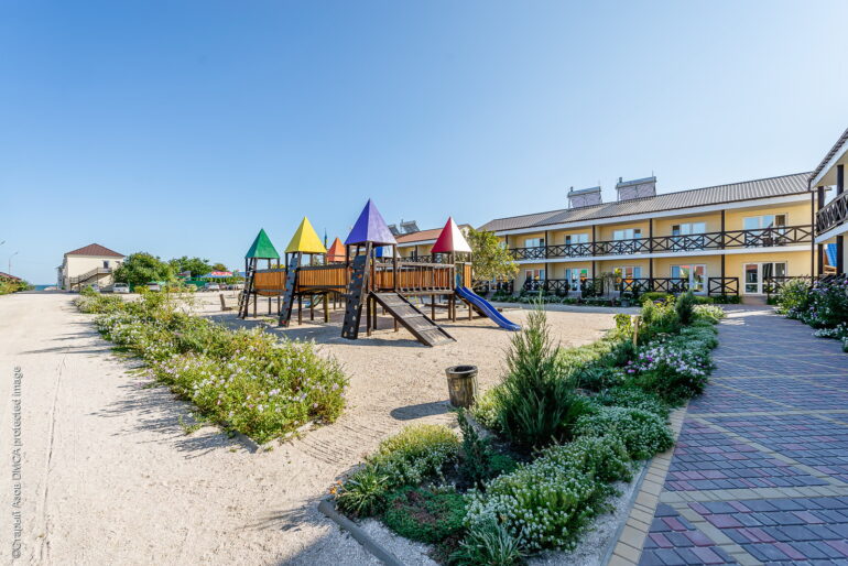 Детская площадка на базе отдыха в Кирилловке
