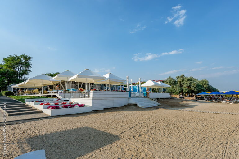 Кафе-бар на пляже Приморского Посада